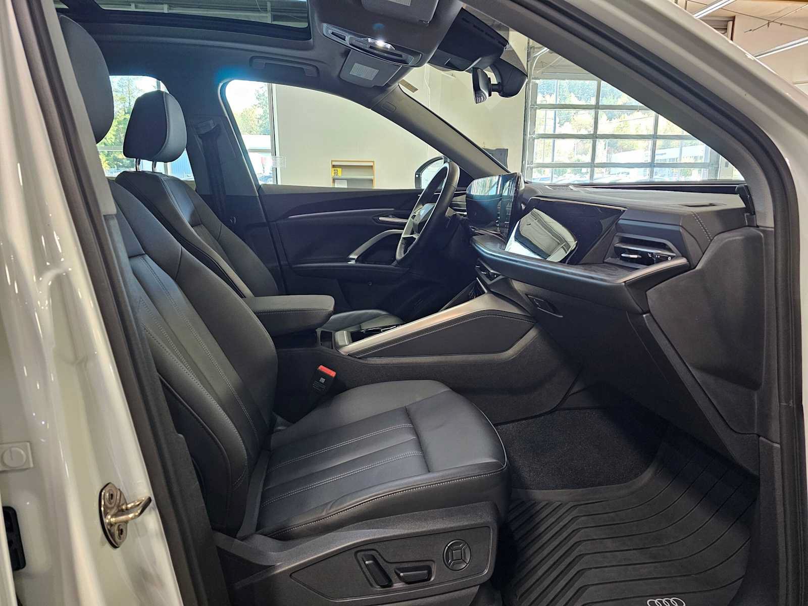 Used 2025 Audi Q5 Premium w/ Convenience Package AWD/4WD image 10