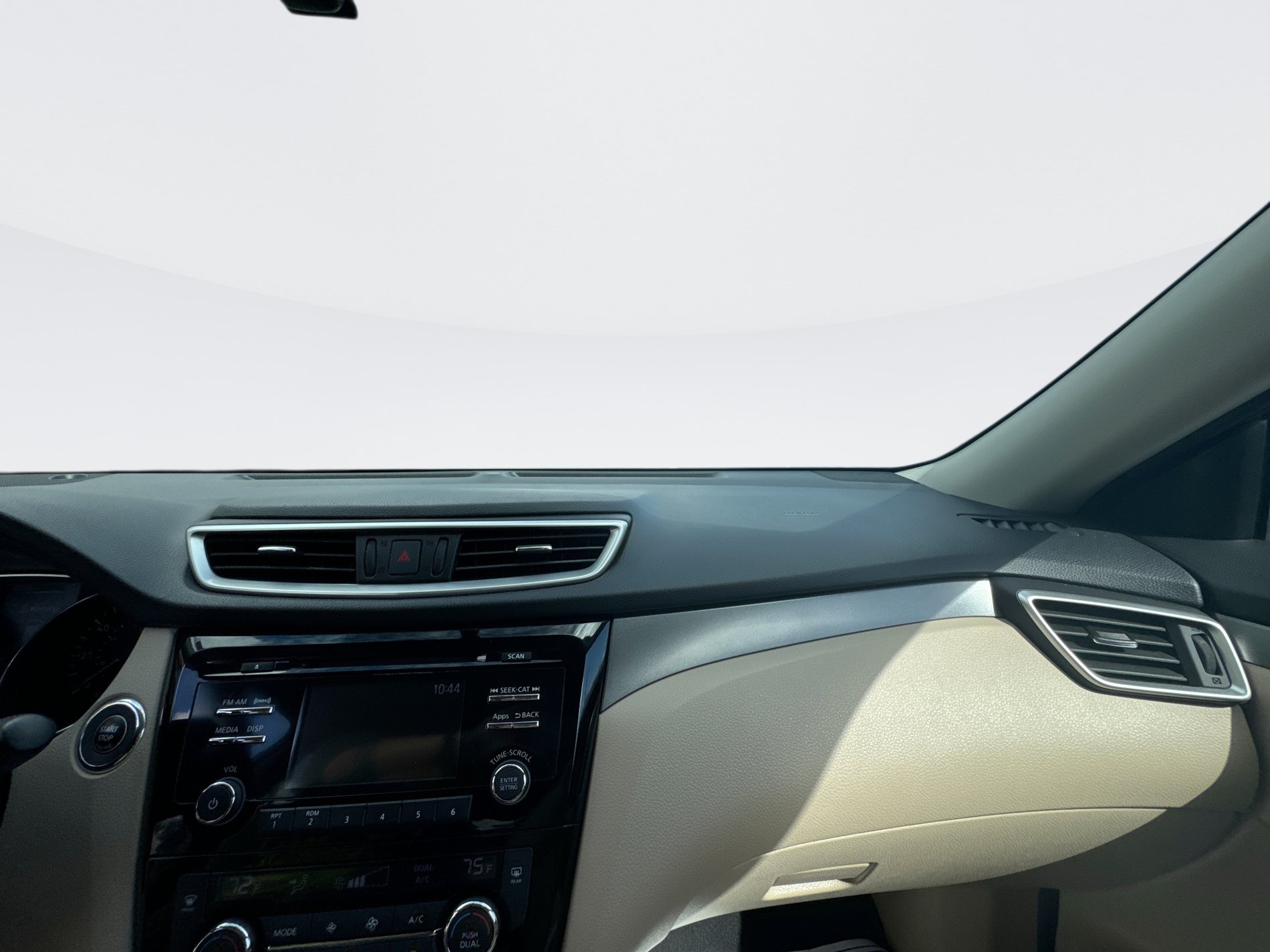 Used 2016 Nissan Rogue SV FWD image 17