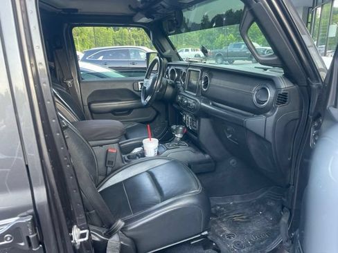 Used 2018 Jeep Wrangler Unlimited Sahara AWD/4WD image 5