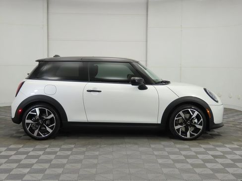 Used 2026 MINI Cooper 2-Door Hardtop image 4