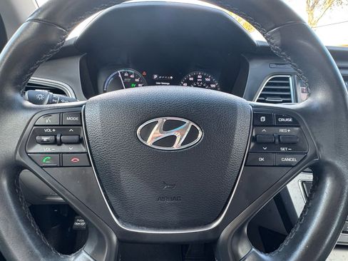 Used 2017 Hyundai Sonata Plug-In Hybrid image 15