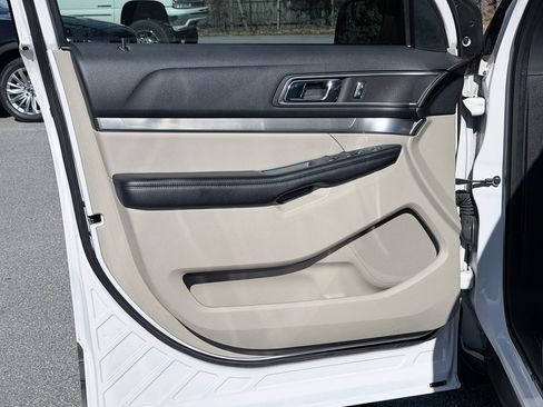 Used 2018 Ford Explorer XLT w/ Equipment Group 202A FWD image 34