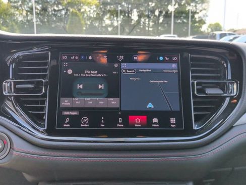 Used 2025 Dodge Durango GT AWD/4WD image 17