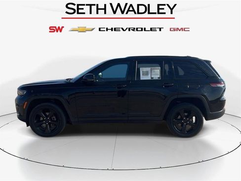Used 2023 Jeep Grand Cherokee Altitude image 4