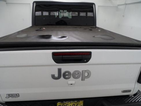 Certified 2021 Jeep Gladiator Overland w/ Popular Equipment Package image 18