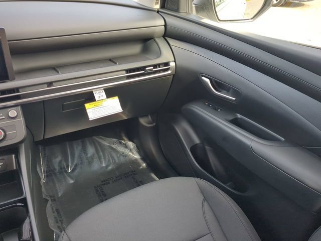 New 2025 Hyundai Tucson SE FWD image 16