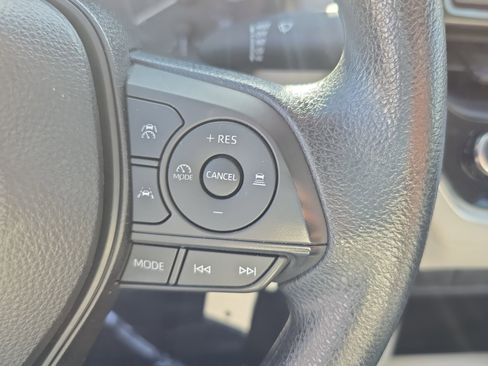 Used 2024 Toyota Corolla Cross L image 20