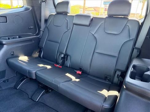 Used 2024 Kia Telluride AWD image 11