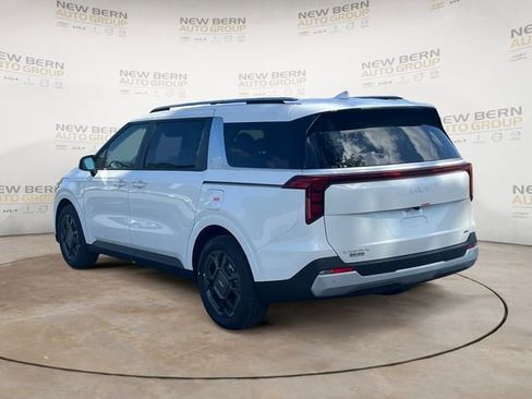 New 2026 Kia Carnival EX FWD image 3