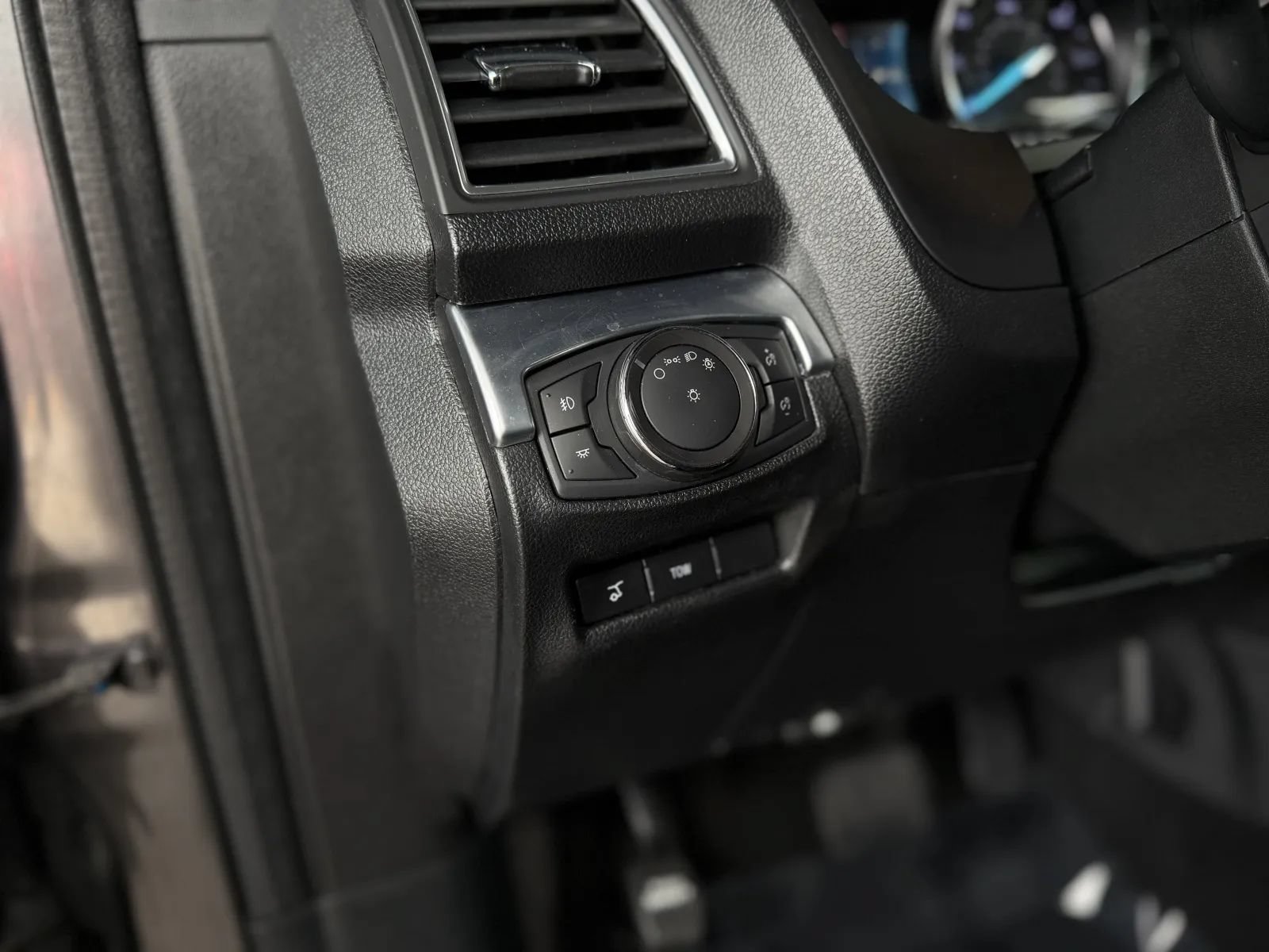 Used 2018 Ford Explorer Sport w/ Equipment Group 401A AWD/4WD image 31