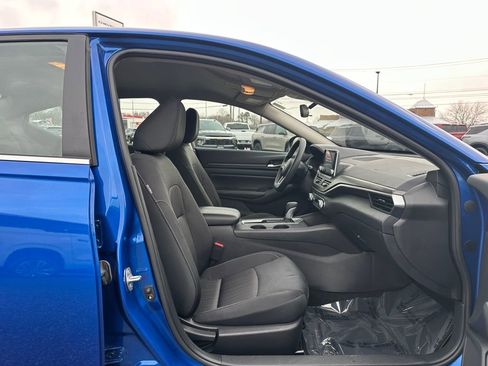 Used 2025 Nissan Altima 2.5 SV image 16