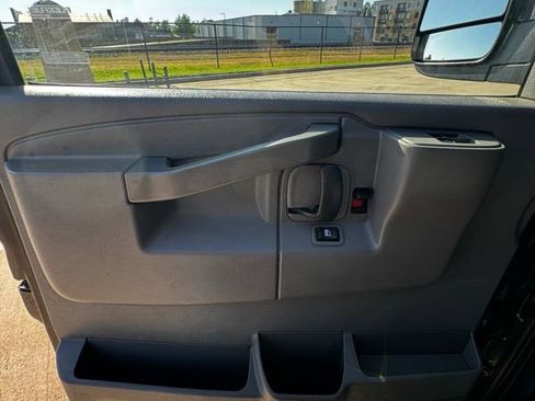 Used 2018 Chevrolet Express 2500 LS w/ Driver Convenience Package RWD image 11