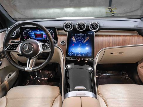 Used 2023 Mercedes-Benz GLC 300 4MATIC image 15