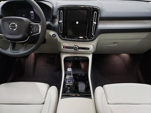 New 2026 Volvo XC40 B5 Ultra w/ Protection Package Premier image 9