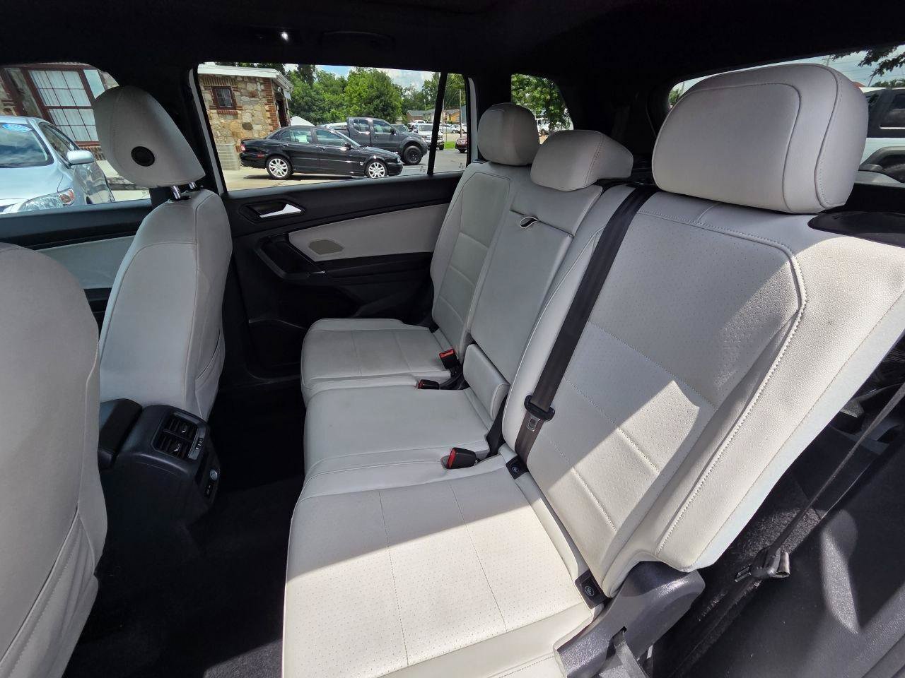 Used 2020 Volkswagen Tiguan SE R-Line FWD image 14