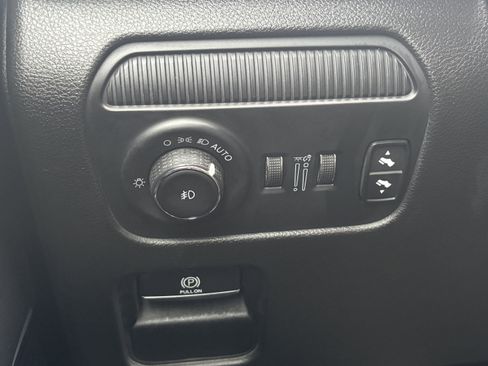 Used 2024 Jeep Wagoneer L Series II RWD image 21