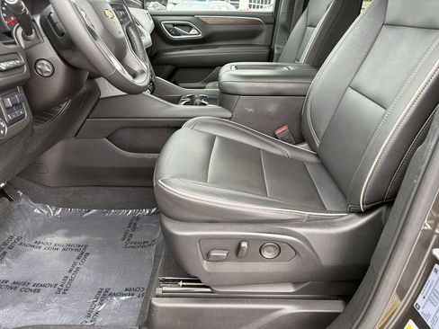 Used 2021 Chevrolet Tahoe Premier w/ Premium Package AWD/4WD image 17