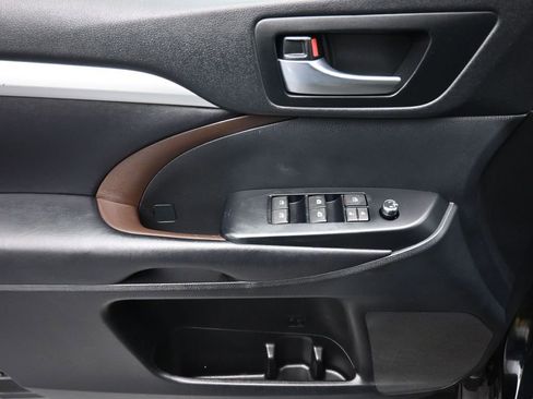 Used 2019 Toyota Highlander XLE image 10