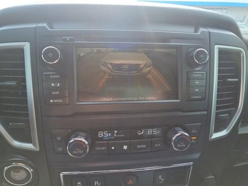 Used 2019 Nissan Titan SV w/ SV Convenience Package image 17