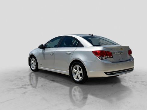 Used 2015 Chevrolet Cruze LT w/ Sun And Sound Package FWD image 4