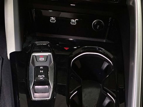 Used 2025 Audi Q5 Premium w/ Convenience Package image 19