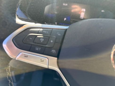 Used 2024 Volkswagen Taos SE image 17