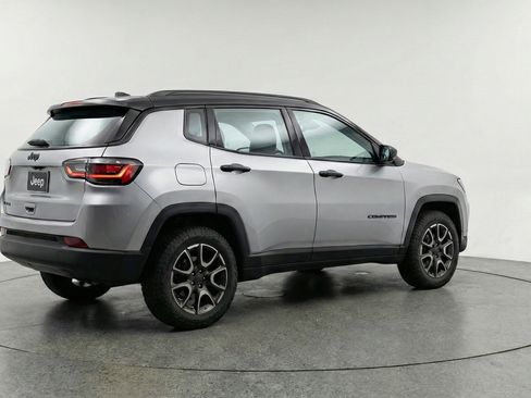 Used 2025 Jeep Compass Trailhawk AWD/4WD image 9