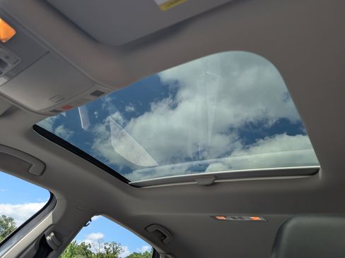 Used 2025 Volkswagen Jetta SE w/ Sunroof Package FWD image 15