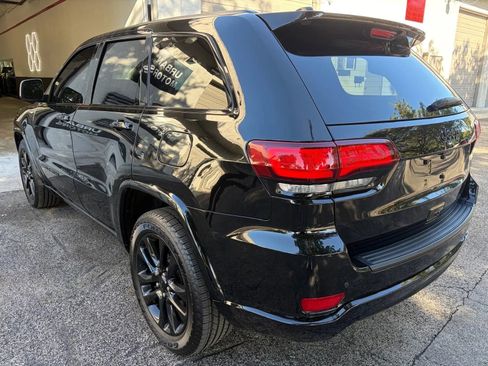 Used 2021 Jeep Grand Cherokee Laredo X image 3