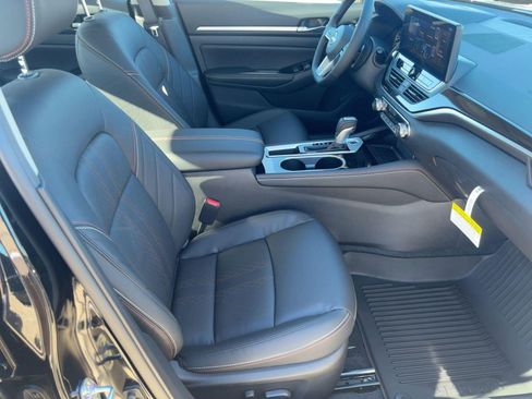 New 2025 Nissan Altima 2.5 SR w/ SR Premium Package FWD image 29