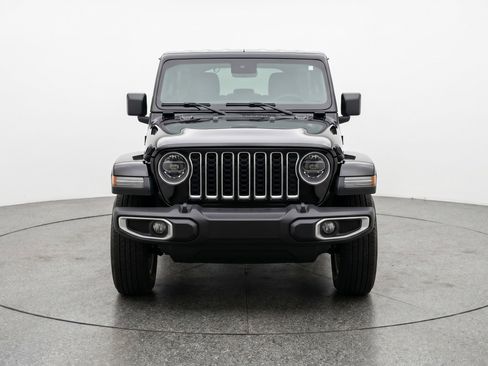 Used 2025 Jeep Wrangler Sahara AWD/4WD image 2