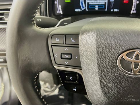 Used 2025 Toyota Camry SE FWD image 19