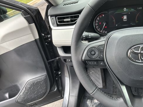 Used 2025 Toyota RAV4 XLE Premium FWD image 19
