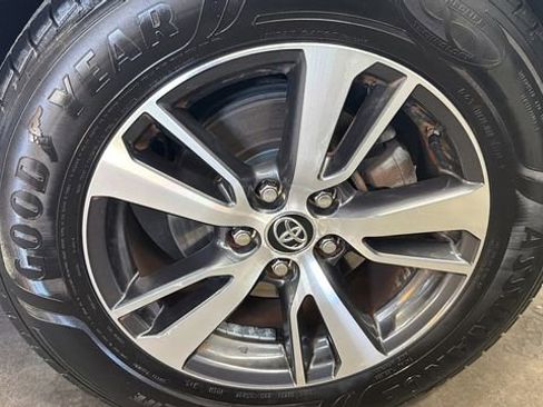 Used 2016 Toyota RAV4 XLE FWD image 9