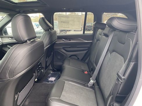 New 2026 Jeep Grand Cherokee Altitude AWD/4WD image 18