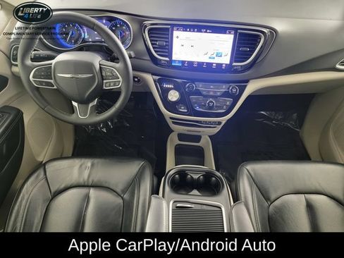 Used 2022 Chrysler Pacifica Touring-L FWD image 22