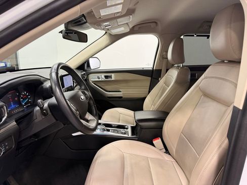 Used 2022 Ford Explorer Limited image 12