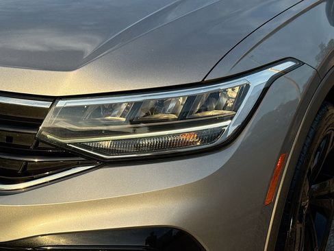 Used 2023 Volkswagen Tiguan SE R-Line image 9