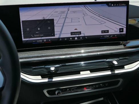 Used 2026 BMW X7 xDrive40i w/ M Sport Package AWD/4WD image 19