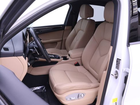 Used 2025 Porsche Macan image 5