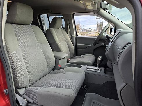 Used 2019 Nissan Frontier SV image 12