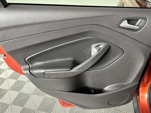 Used 2019 Ford Escape SE image 25