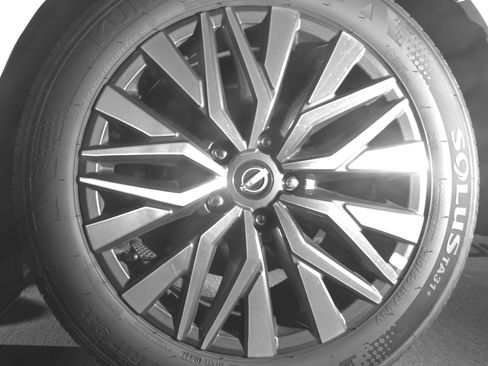 Used 2025 Nissan Altima 2.5 SV FWD image 14