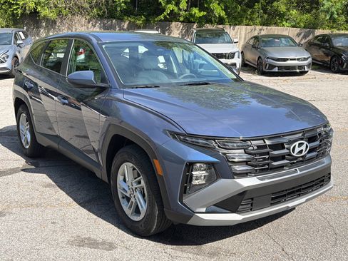 Used 2025 Hyundai Tucson SE FWD image 3