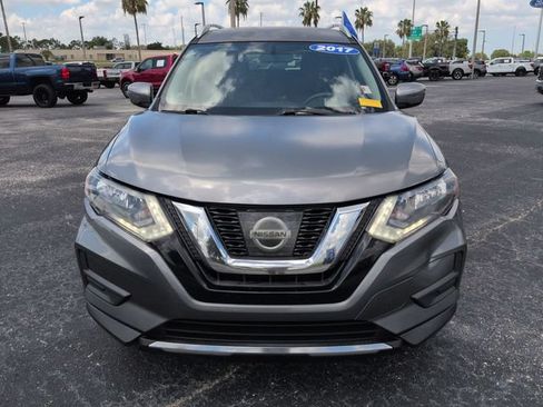 Used 2017 Nissan Rogue SV FWD image 3