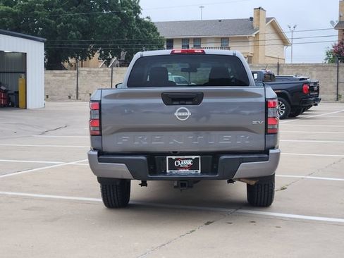 Used 2024 Nissan Frontier SV w/ Tow Package RWD image 13