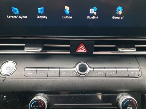 Used 2023 Hyundai Elantra Limited image 22