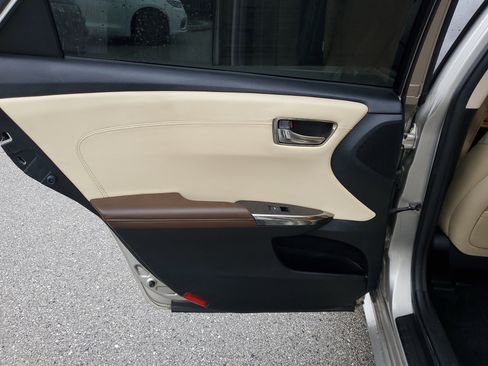 Used 2014 Toyota Avalon XLE Touring image 8