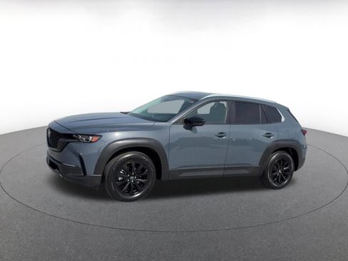 Used 2025 Nissan Versa SV image 8