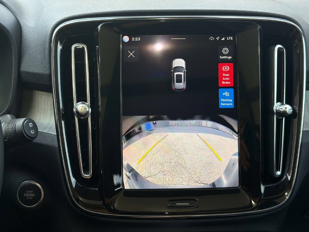 Used 2025 Volvo XC40 B5 Core AWD/4WD image 25